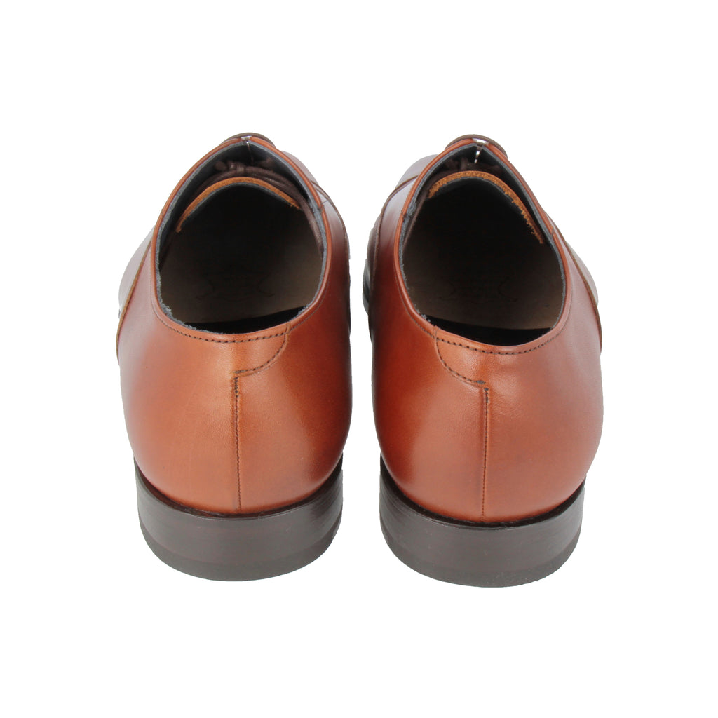 Walk confidently on the soft cushion leather inserts.