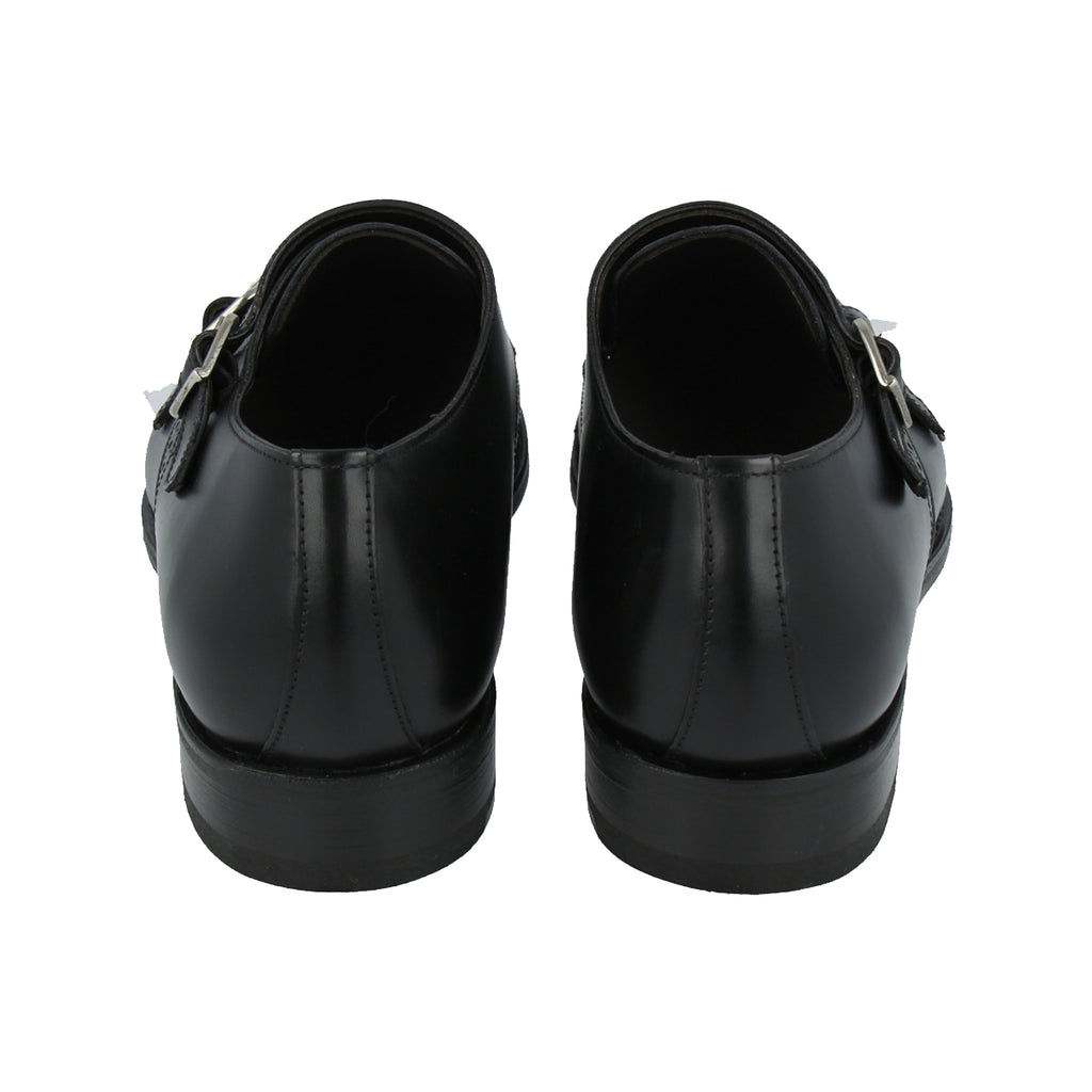 comes with half rubber soles and stitched without metal shank for greater  comfort.